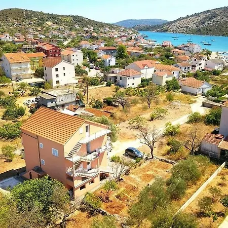 Family Friendly With A Swimming Pool Vinisce, Trogir - 12676 *