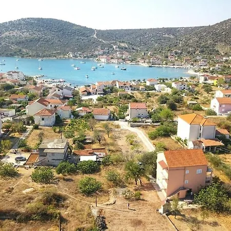 Family Friendly With A Swimming Pool Vinisce, Trogir - 12676 Apartamento *