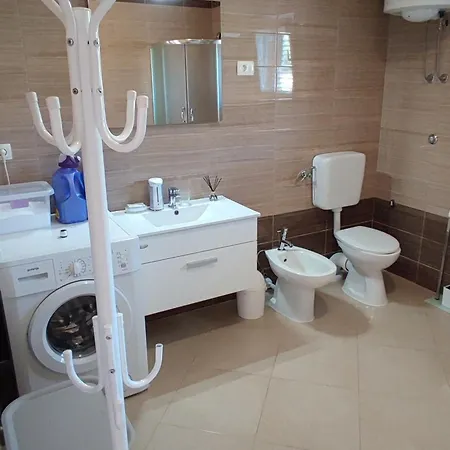 Apartamento Family Friendly With A Swimming Pool Vinisce, Trogir - 12676 Vinišće