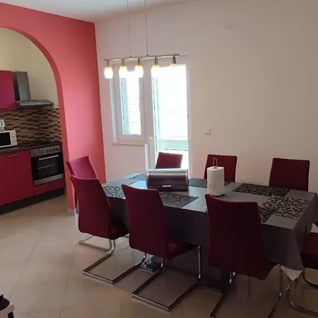 Apartamento Family Friendly With A Swimming Pool Vinisce, Trogir - 12676 Vinišće