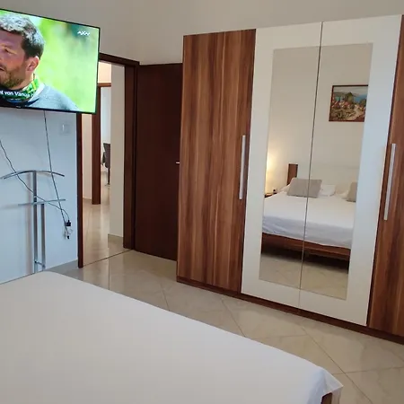 Apartamento Family Friendly With A Swimming Pool Vinisce, Trogir - 12676
