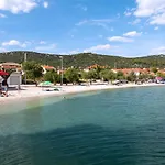 Apartamento Family-friendly With Swimming Pool Vinisce, Trogir - 12676 *