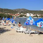 Family-friendly With Swimming Pool Vinisce, Trogir - 12676 Apartamento Vinišće
