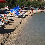 Apartamento Family-friendly With Swimming Pool Vinisce, Trogir - 12676 Vinišće