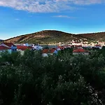 Family-friendly With Swimming Pool Vinisce, Trogir - 12676