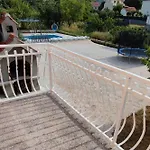Apartamento Family-friendly With Swimming Pool Vinisce, Trogir - 12676 *