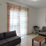 Apartamento Family-friendly With Swimming Pool Vinisce, Trogir - 12676 *