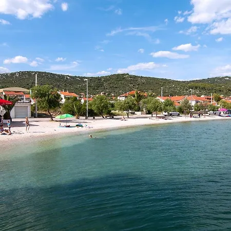 Apartment Family Friendly With A Swimming Pool Vinisce, Trogir - 12676 *