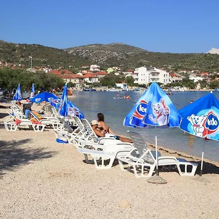 Family Friendly With A Swimming Pool Vinisce, Trogir - 12676 Apartment Vinisce