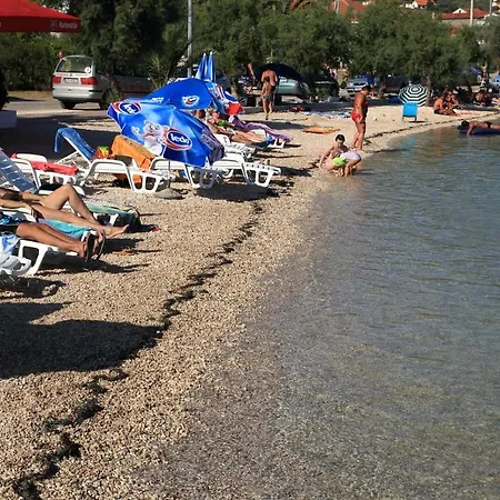 Apartment Family Friendly With A Swimming Pool Vinisce, Trogir - 12676 Vinisce