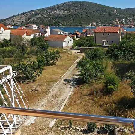 Family Friendly With A Swimming Pool Vinisce, Trogir - 12676 Vinisce