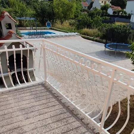 Apartment Family Friendly With A Swimming Pool Vinisce, Trogir - 12676 *