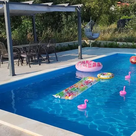 Apartment Family Friendly With A Swimming Pool Vinisce, Trogir - 12676 Vinisce