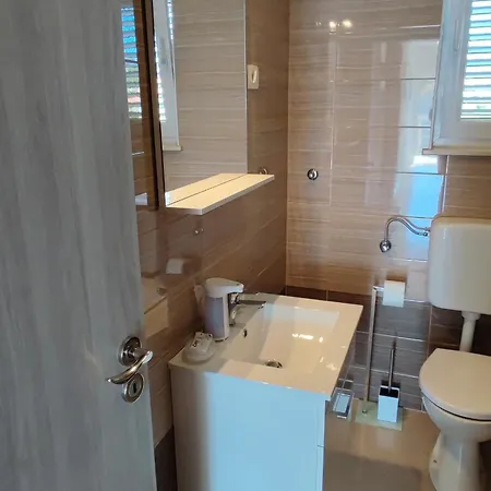 Family Friendly With A Swimming Pool Vinisce, Trogir - 12676 Vinisce