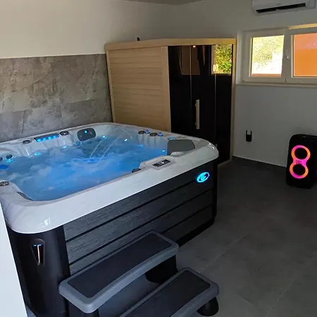 Family-friendly With Swimming Pool Vinisce, Trogir - 12676 Apartamento Vinišće